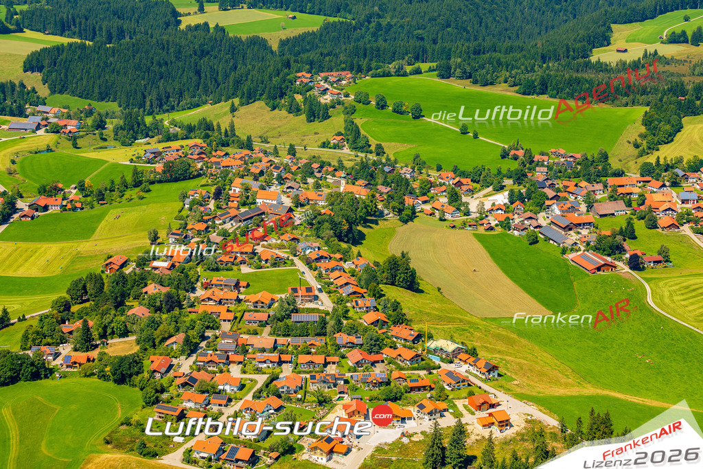 Luftaufnahme von  Wildsteig - Die Luftaufnahme wurde 2025 vom UL-Flugzeug heraus erstellt ( keine Drohne ) - Hochauflösende Luftaufnahme - für professionelle Ausdrucke geeignet. Die Geschenkidee !Mit Lizenz und Bildrechte bestellbar
