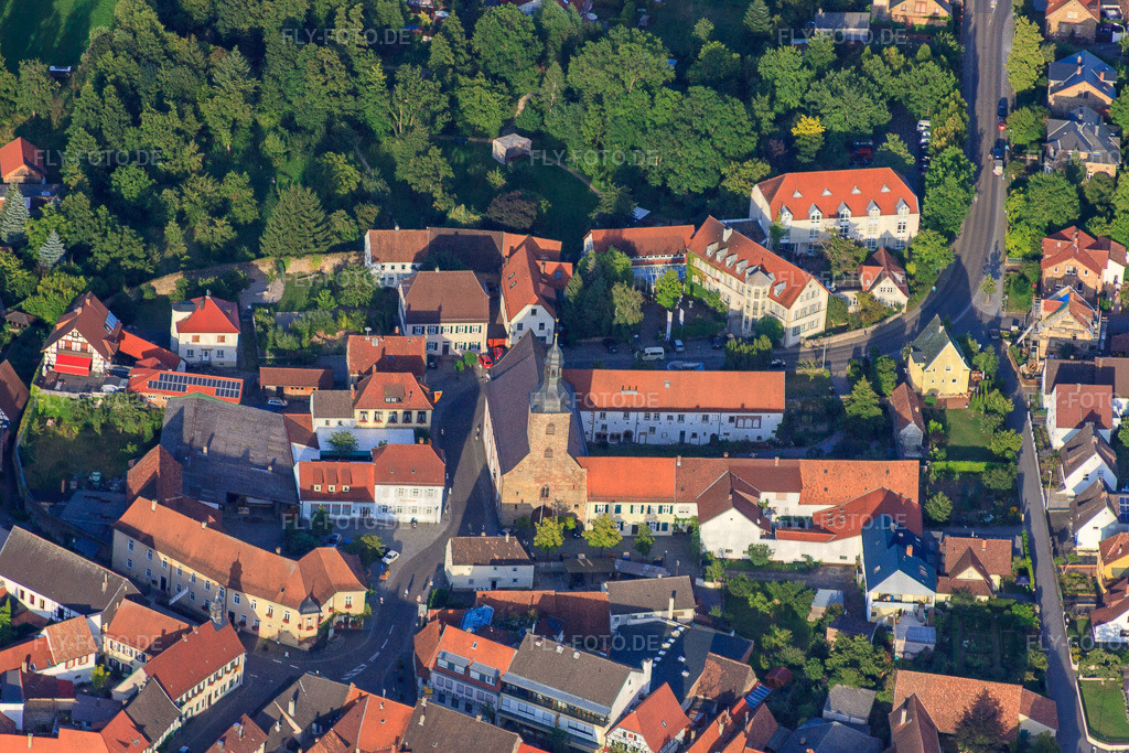 Stiftskirche | Luftbild: Stiftskirche in Klingenmünster im Bundesland Rheinland-Pfalz in Deutschland. Foto: IMG_51321.jpg vom 04.08.2012 durch Werner Riehm/FLY-FOTO.de - Realisiert mit Pictrs.com