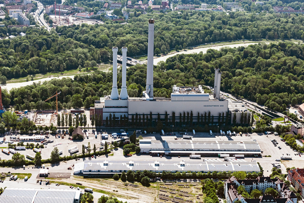 dr__0027596.jpg | MüNCHEN 24.05.2019 Baustelle zum Neubau auf dem Gelände der Kraftwerksanlagen des Heizkraftwerkes Süd an der Schäftlarnstraße im Ortsteil Ludwigsvorstadt-Isarvorstadt in München im Bundesland Bayern, Deutschland. Weiterführende Informationen bei: PFEIFFER BAUGES.M.B.H.,  Stadtwerke München GmbH. // Construction site for the new building on Gelaende of Kraftwerksanlagen of Heizkraftwerkes Sued on Schaeftlarnstrasse in the district Ludwigsvorstadt-Isarvorstadt in Munich in the state Bavaria, Germany. Further information at: PFEIFFER BAUGES.M.B.H.,  Stadtwerke Muenchen GmbH. Foto: Daniel Reiter
