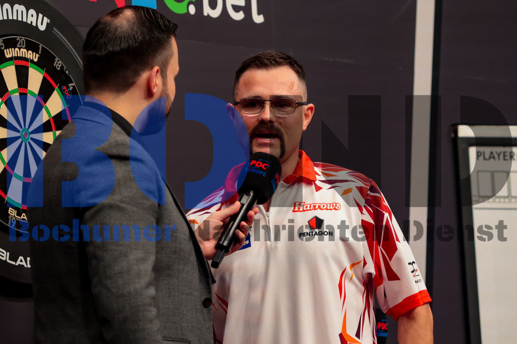 PDC European Darts Open 2024 | {headline}(Foto: Sebastian Sendlak / BOND) - Realisiert mit Pictrs.com