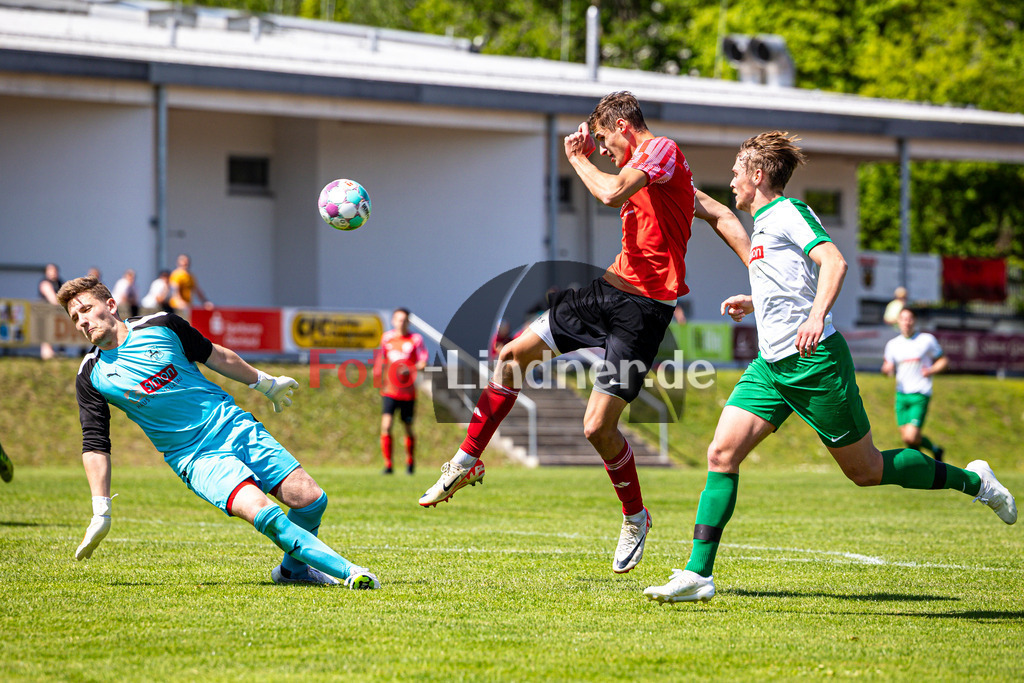 TSV Peißenberg vs Lenggrieser SC | Abstiegs Qualifikationsrunde Kreisliga Gruppe C, TSV Peißenberg vs Lenggrieser SC, 20240504,
Torchance Michael GLADIATOR (TSVP 17),
2024-05-04 in Peißenberg (Sportplatz Peißenberg)
Michael GLADIATOR (TSVP 17), Maxi KLEIM (LSC Goalie 1), Felix KREHER (LSC 4)
Copyright: WolfgangxLindner www.foto-lindner.de