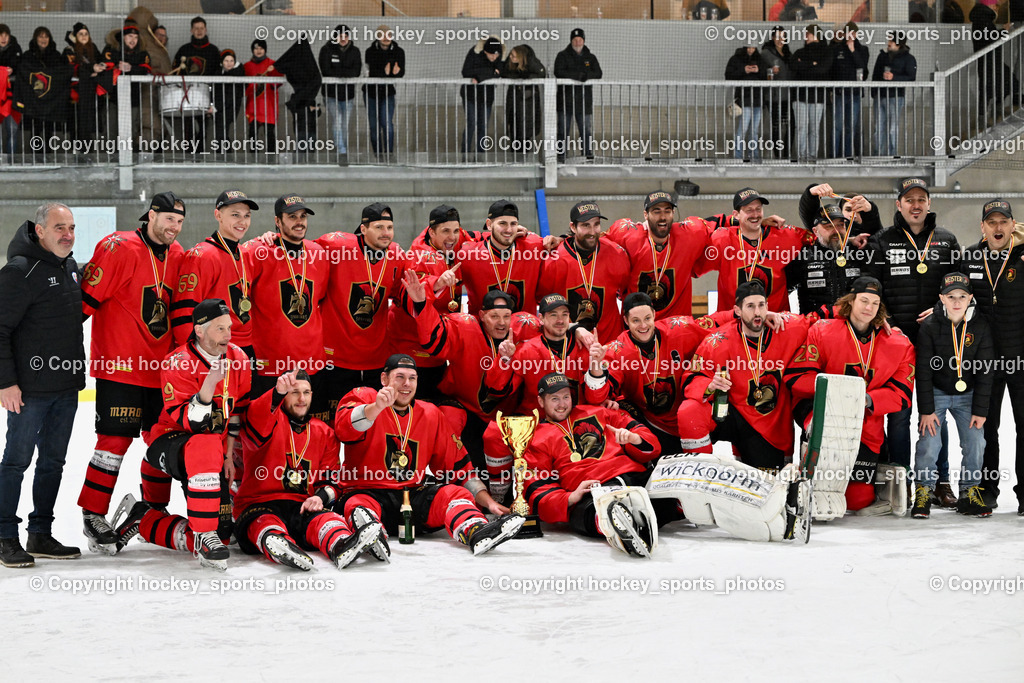 Lendhafen Seelöwen vs. Spartans Althofen | Meisterfoto Spartans Althofen 2024/25, Siegerehrung, Meisterfeier, Lendhafen Seelöwen vs. Spartans Althofen, Lendhafen Seelöwen vs. Spartans Althofen am 14.02.2025 in Ferlach (HTC Eishalle Ferlach), Austria, (Photo by Bernd Stefan)
