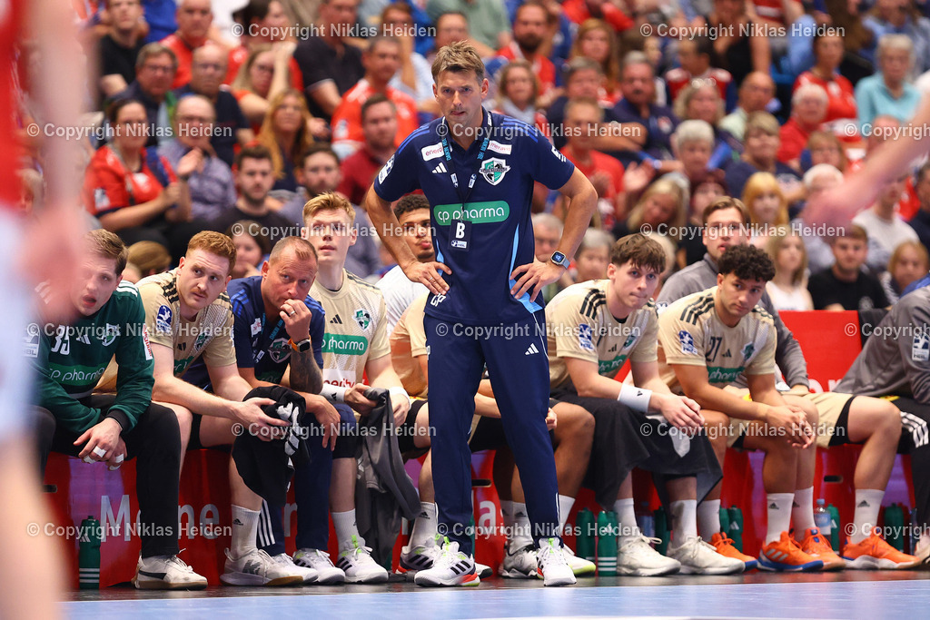 NH_HSVHamburg_TSVHannoverBurgdorf_HandballBundesliga_03092025 | Christian Prokop (Trainer, TSV Hannover Burgdorf)Handball I Herren I Bundesliga (Daikin HBL) I Saison 2025-2026 I 2. Spieltag I HSV Hamburg - TSV Hannover-Burgdorf I 03.09.2025 I Sporthalle Hamburg