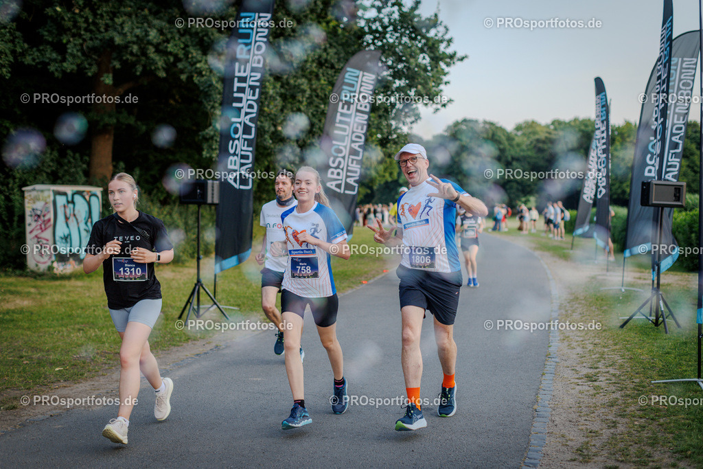 Sparda-Bank Nachtlauf Bonn; Bonn, 18.06.2025 | Impressionen vom Sparda-Bank Nachtlauf Bonn am 18.06.2025 in Bonn (Nordrhein-Westfalen). 