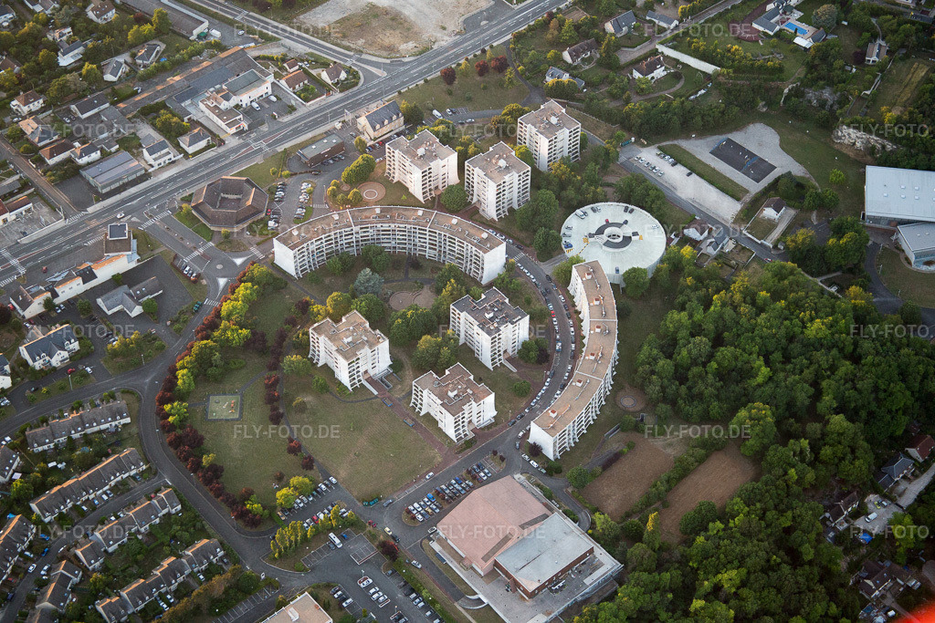 Ortsansicht | Luftbild: Ortsansicht in La Chaussée-Saint-Victor im Bundesland Loir-et-Cher in Frankreich. Foto: IMG_081334.jpg vom 19.06.2015 durch Werner Riehm/FLY-FOTO.de - Realisiert mit Pictrs.com