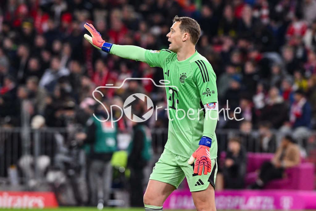 FC Bayern München - Borussia Dortmund | MUNICH, GERMANY - Manuel NEUER (FC Bayern Munich 1) during the bundesliga match between FC Bayern Munich vs. Borussia Dortmund on matchday 7 at Allianz Arena on October 18, 2025 in Munich, Germany / DFL REGULATIONS PROHIBIT ANY USE OF PHOTOGRAPHS AS IMAGE SEQUENCES AND/OR QUASI-VIDEO