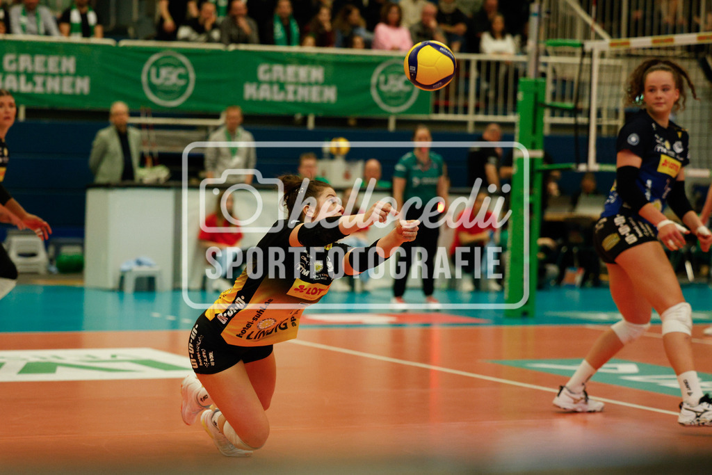 Volleyball I Frauen I Saison 2025-2026 I Bundesliga I 17. Spieltag I USC Münster - VfB Suhl LOTTO Thüringen I 07.02.2026-28 | Emma Sambale (7, VfB Suhl LOTTO Thüringen) - Realisiert mit Pictrs.com