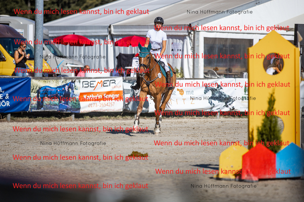 BK1A7990 | Turnierbilder Turnierfotos Nina Hüffmann Turnierfotografie Pferdefotografie Tierzeichnung Haustierzeichnung Pferdezeichnung Hundezeichnung Videograf  - Realisiert mit Pictrs.com