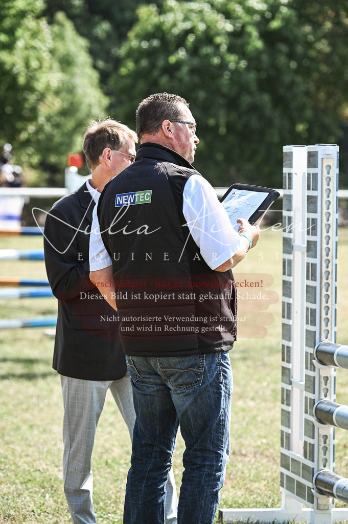 DSC_6704 | Pferde- und Turnierfotografie in Westsachsen. Pferdeportraits, Auftragszeichnungen und intuitive Kunst.