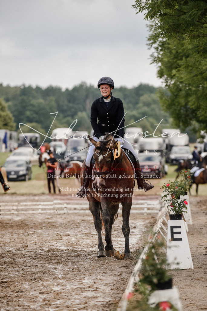 DSC_9408 | Pferde- und Turnierfotografie in Westsachsen. Pferdeportraits, Auftragszeichnungen und intuitive Kunst.