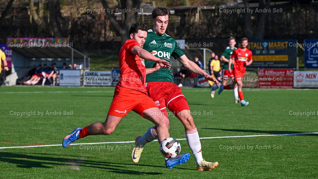 Inter Türkspor Kiel vs. MTSV Hohenwestedt | Serkan Yildirimer (Inter #7) vs Macius Dahm (MTSV #3) / Fußball-Oberliga Männer 2025/2026 / Inter Türkspor Kiel vs. MTSV Hohenwestedt / Hans-Mohr-Sportplatz / Kiel / 22.03.26 - Realisiert mit Pictrs.com