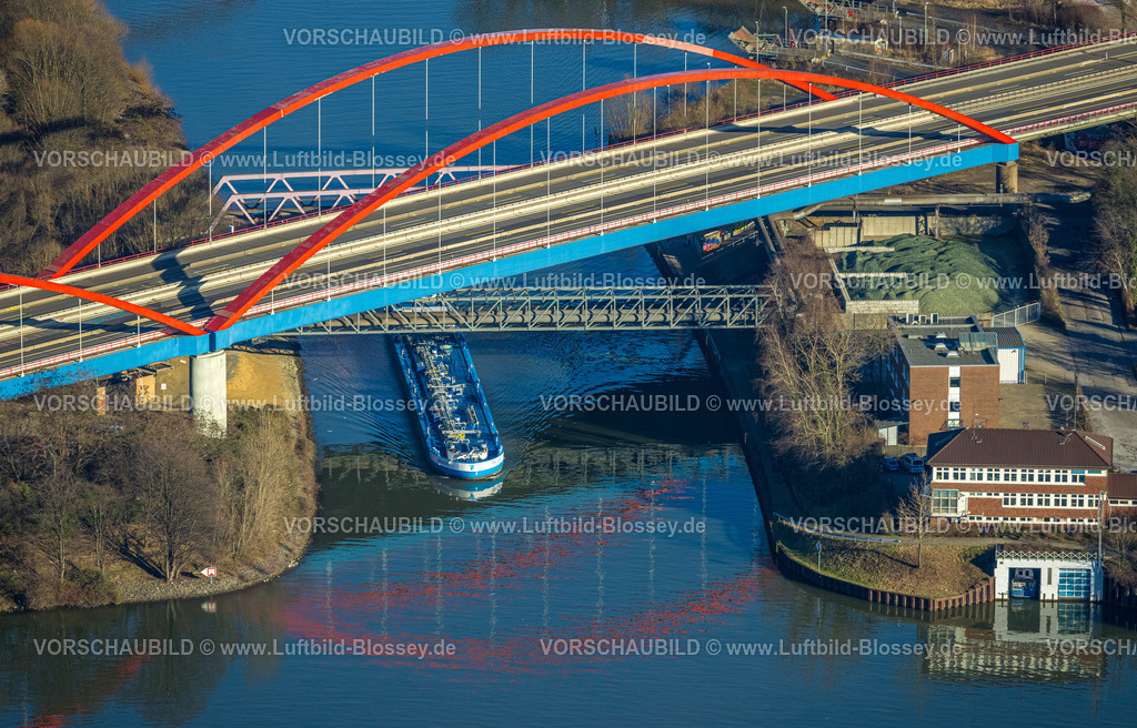Essen240107204 | Luftbild, gesperrte Rhein-Herne-Kanalbrücke mit rotem Geländer, rote Doppelbogenbrücke, Autobahn A42 Emscherschnellweg, Ebel, Essen, Ruhrgebiet, Nordrhein-Westfalen, Deutschland