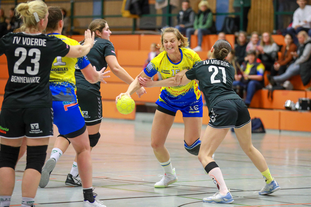 SVN_TvVoerde_021124_078 | Bildergalerie von Sport-Ereignissen aber auch von weiteren spannenden Dingen - nicht nur vom Niederrhein. In Anlehnung an den bekannten Spruch von Hanns Dieter Hüsch heißt das Motto: "Niederrhein ist überall".  - Realisiert mit Pictrs.com