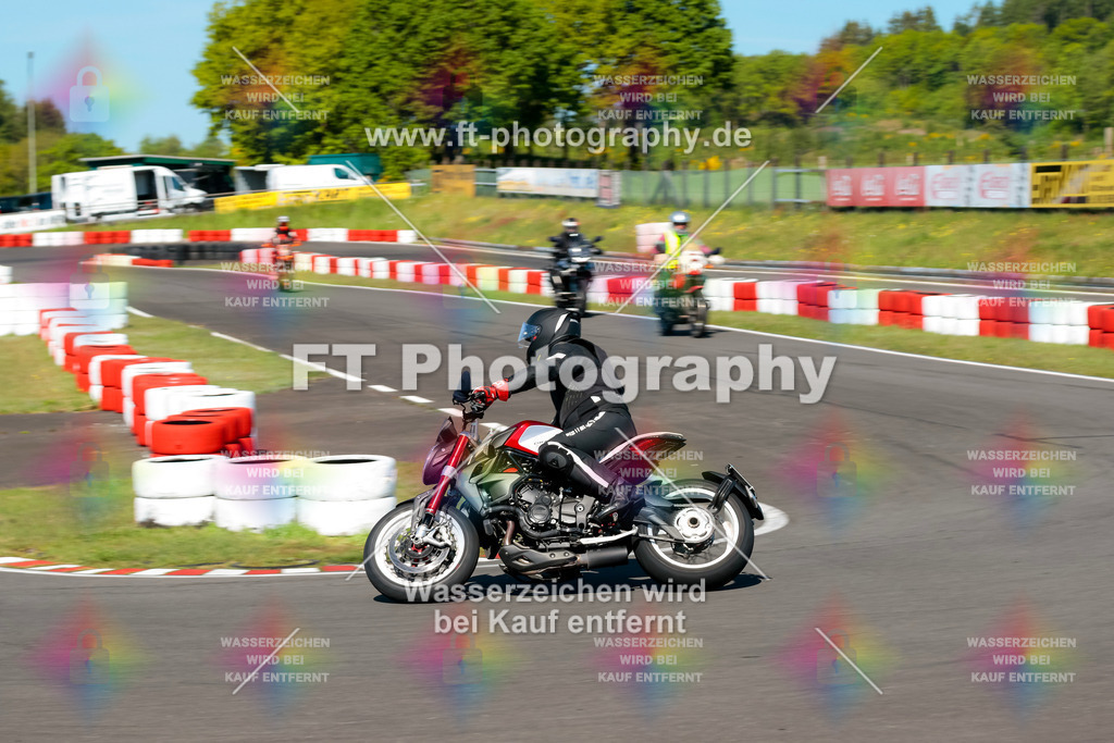 Moto-TeamOBK-21736 | Hier findet Ihr Bilder von Touristenfahrten auf der Nürburgring Nordschleife oder von anderen Veranstaltungen die ich besucht habe. Viel Spass beim Durch Schauen 
