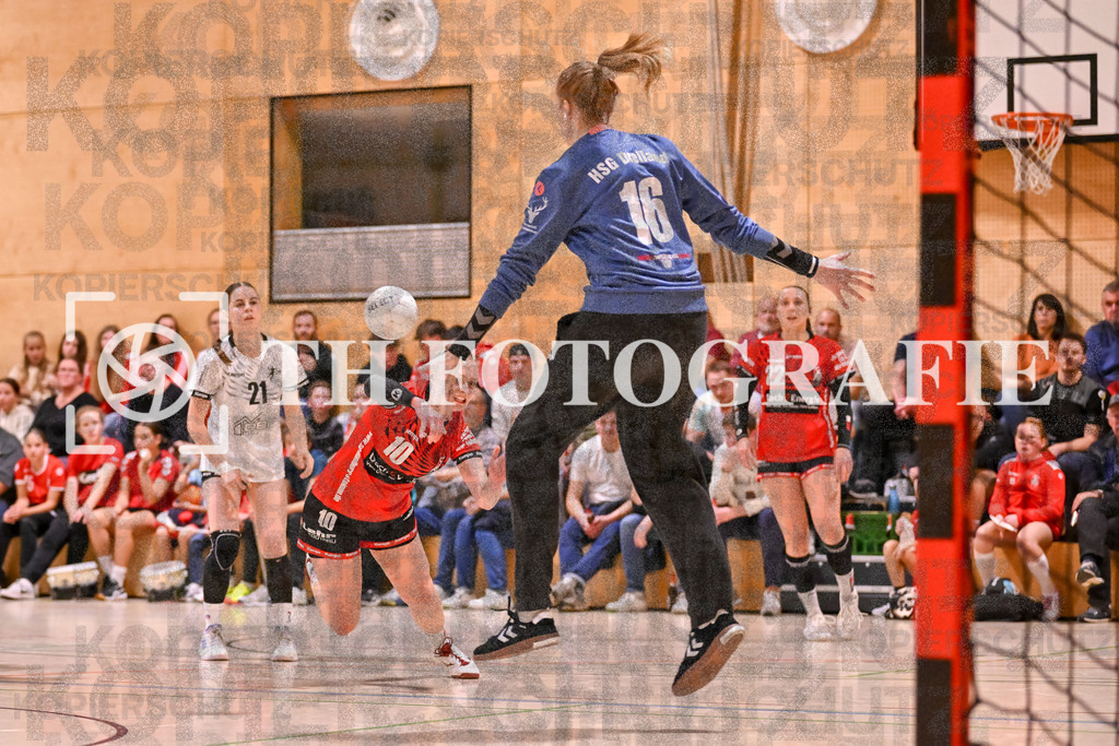GER, SG Maulburg/Steinen - HSG Dreiland, Frauen-Handball, Oberliga Suedbaden, 3. Spieltag, Saison 2024/2025, 12.10.2024 | Mira Alisssa Ferrro (HSG Dreiland, #27), Amely Haas (SG Maulburg/Steinen, #10), Anke Baechtold (HSG Dreiland, #16), Maike Hartmann (SG Maulburg/Steinen, #22)GER, SG Maulburg/Steinen - HSG Dreiland, Frauen-Handball, Oberliga Suedbaden, 3. Spieltag, Saison 2024/2025, 12.10.2024Foto: TH Fotografie/Thomas Hess
