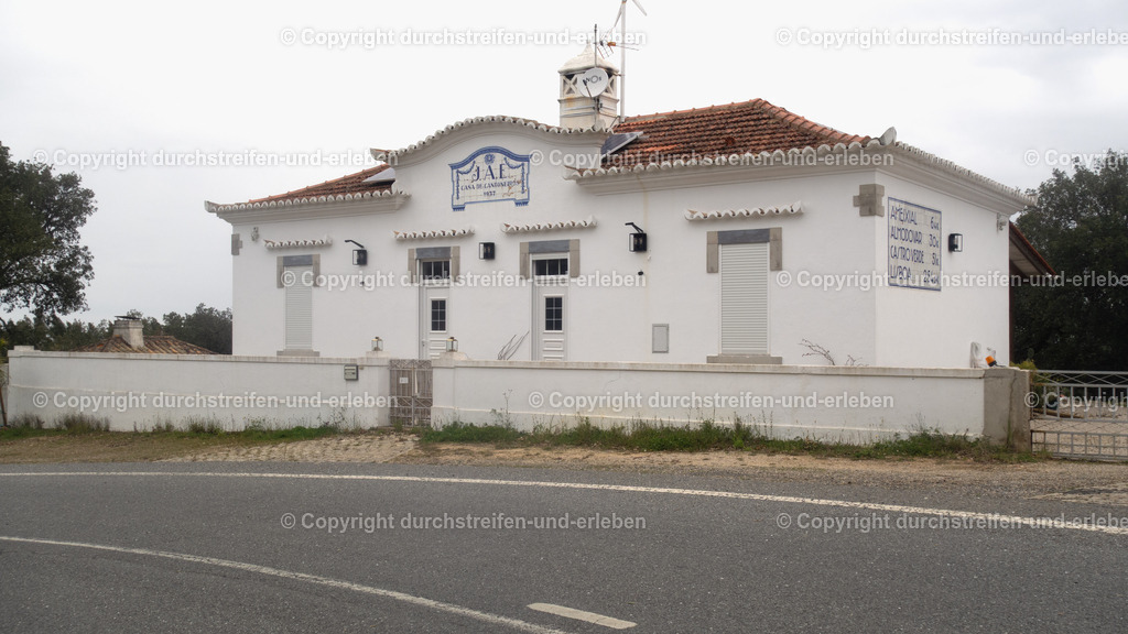 Casa dos Cantoneiros de Barranco do Velho Cortelha, Serra do Caldeirão, Algarve | Casa dos Cantoneiros de Barranco do Velho Cortelha, Serra do Caldeirão, Algarve - Realisiert mit Pictrs.com