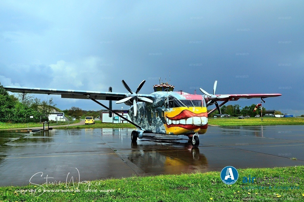 Flying Shoebox - Short S.C.7 Skyvan auf dem Flugplatz Husum-Schwesing | Die Entwicklung der Short SC.7 Skyvan begann Ende der 1950er Jahre, als Short Brothers ein eigenes Design für ein robustes Frachtflugzeug entwickelten, nachdem sie den ursprünglichen Entwurf von F.G. Miles Ltd. verworfen hatten.
