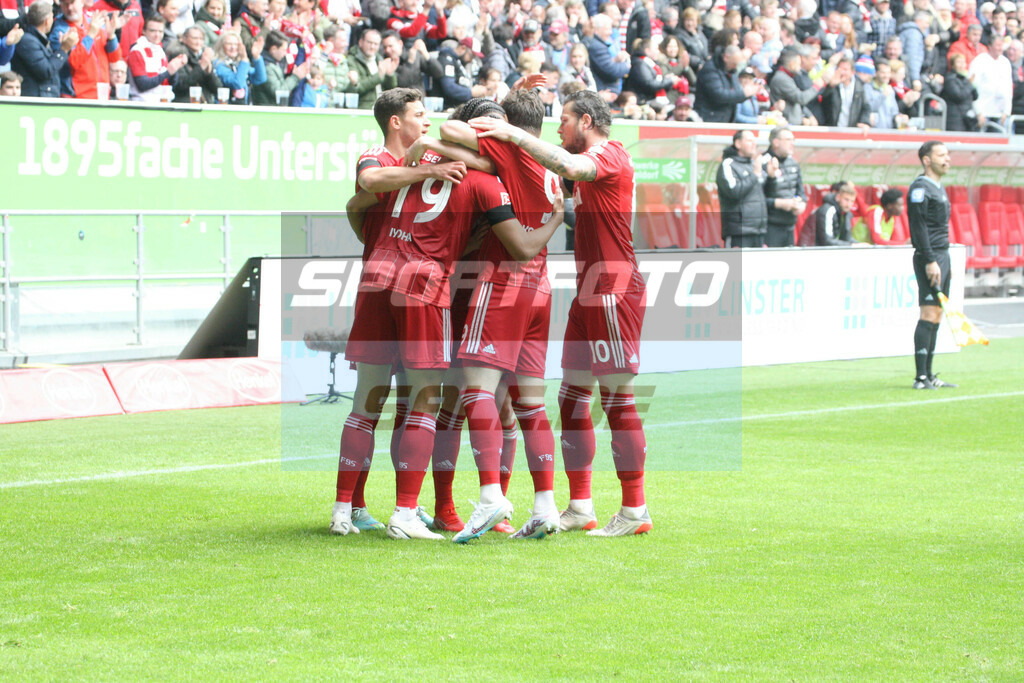 Fortuna Düsseldorf - Darmstadt 98 | Torjubel um Emmanuel Iyoha  - © Sportfoto-Sale (MK) - Realisiert mit Pictrs.com