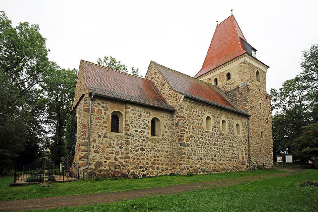 Foto: Leipzig - Kirche Hohen Thekla | Das Team hinter BILDLEXIKON LEIPZIG bündelt historische wie aktuelle Informationen über die Stadt Leipzig in Text und Bild auf einer Plattform und stellt diese der interessierten Öffentlichkeit zur Verfügung.