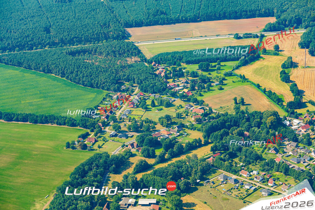 Klassische Luftaufnahme ohne Drohne zeigt:Kraak bei Rastow - Die Luftbildaufnahme wurde 2025 vom UL-Flugzeug heraus erstellt ( keine Drohnenaufnahme ) - Hochauflösende Luftaufnahme -Nicht vergleichbar mit Google Maps oder Satelittenbilder- Die Geschenkidee !Mit Lizenz und Bildrechte bestellbar