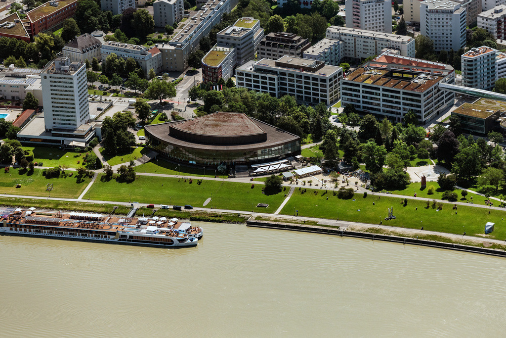 dr__0092126.jpg | LINZ 14.06.2022 Konzerthaus Bruknerhaus in Linz in Oberösterreich, Österreich. 