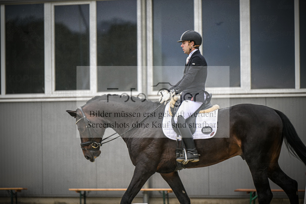 DOS_0077 | Entdecke hochwertige Reitturnierfotos von Foto Oger. Professionell, emotional und authentisch – jetzt Lieblingsmomente im Shop bestellen.Deutschlandweite Turnierfotografie. - Realisiert mit Pictrs.com