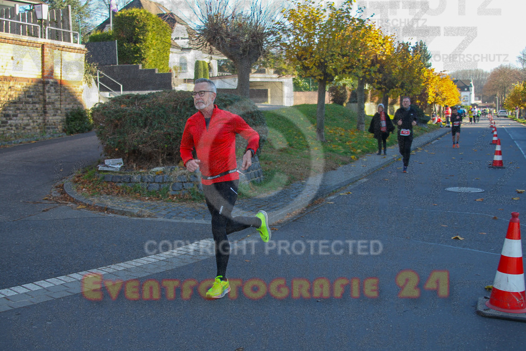 241201_1227_EV4_2548 | Sportfotografie im Rhein-Sieg Kreis, Köln, Bonn, NRW, Rheinland Pfalz, Hessen, etc. Unser Tätigkeitsfeld umfasst den Laufsport vom Volkslauf über den Marathon, Duathlon, Triathon bis zum Ultralauf wie Kölnpfad Ultra oder Schindertrail.