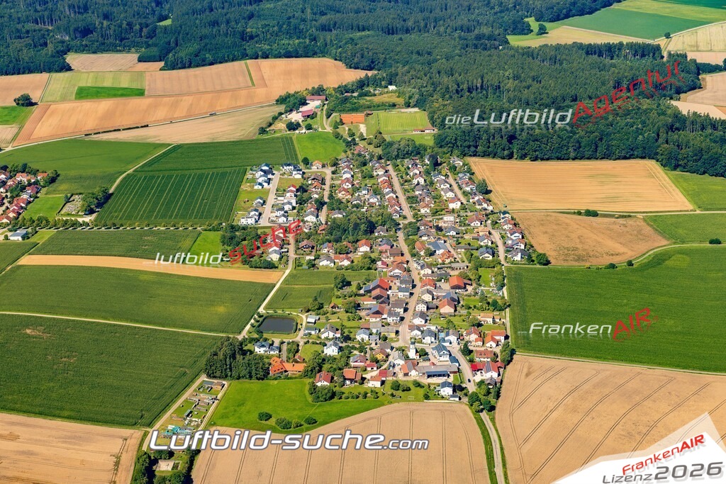 Schöne Luftaufnahme als Geschenk in Biberg Kipfenberg - Die Luftbildaufnahme wurde 2025 vom UL-Flugzeug heraus erstellt ( keine Drohne ) - Hochauflösende Luftaufnahme -Nicht vergleichbar mit Google Maps oder Satelittenbilder- Die Geschenkidee !Mit Lizenz und Bildrechte bestellbar