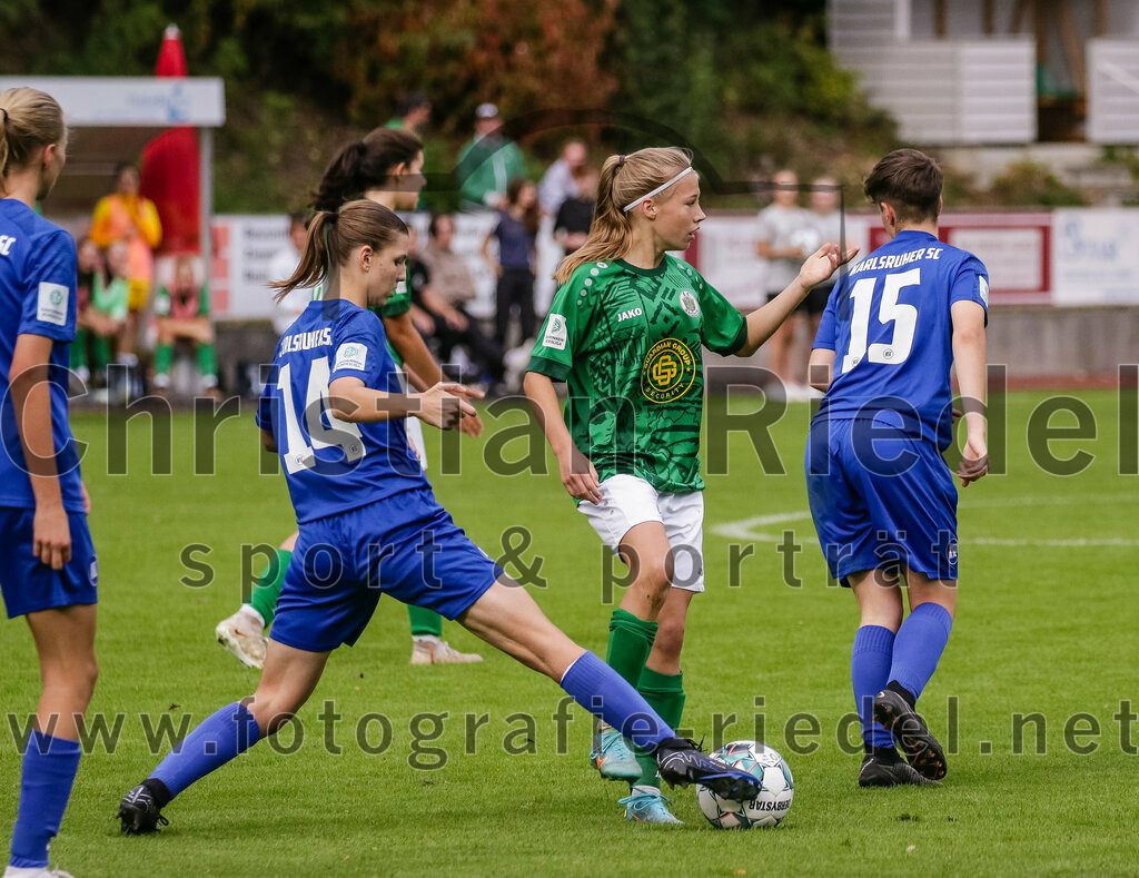 2023-10-07_079_FC_Forstern_gegen_Karlsruher_SC | Forstern, Deutschland, 07.10.2023:
Fußball, B-Juniorinnen-Bundesliga Süd 2023 / 2024, 4. Spieltag, FC Forstern gegen Karlsruher SC, Endergebnis: 1:1

Julia Oehmann (Karlsruher SC, #14), Hannah Ram (FC Forstern, #9), Nele Deutsch (Karlsruher SC, #15)

Foto: Christian Riedel / fotografie-riedel.net