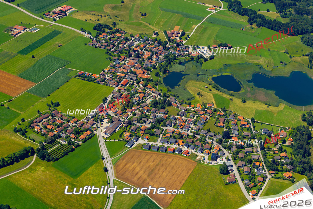 Aktuelles Luftbild von  Iffeldorf - Die Luftaufnahme wurde 2022 mittels UL-Flugzeug erstellt ( keine Drohne ) - hochauflösende Kamera-Systeme von  Canon -Beste Qualität - Für grossformatige Ausdrucke geeignet. Die Geschenkidee !