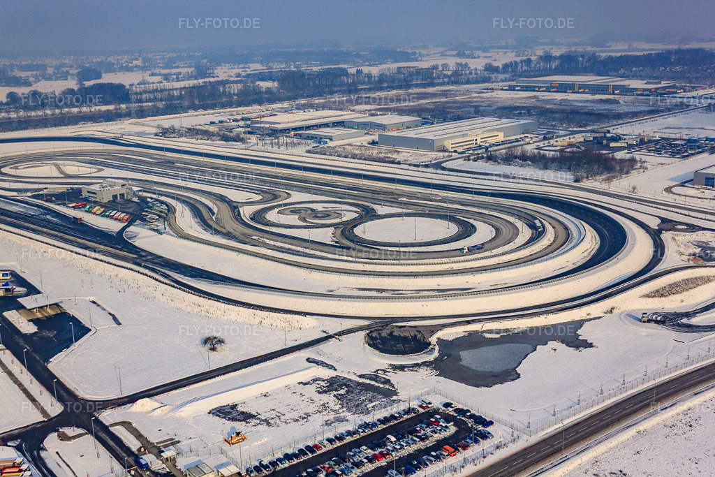 Luftbild: Industriegebiet Oberwald, Daimler LKW-Teststrecke im Winter bei Schnee in Wörth am Rhein im Bundesland Rheinland-Pfalz in Deutschland. Foto: IMG_23947.jpg vom 27.01.2010 durch Werner Riehm/FLY-FOTO.de
