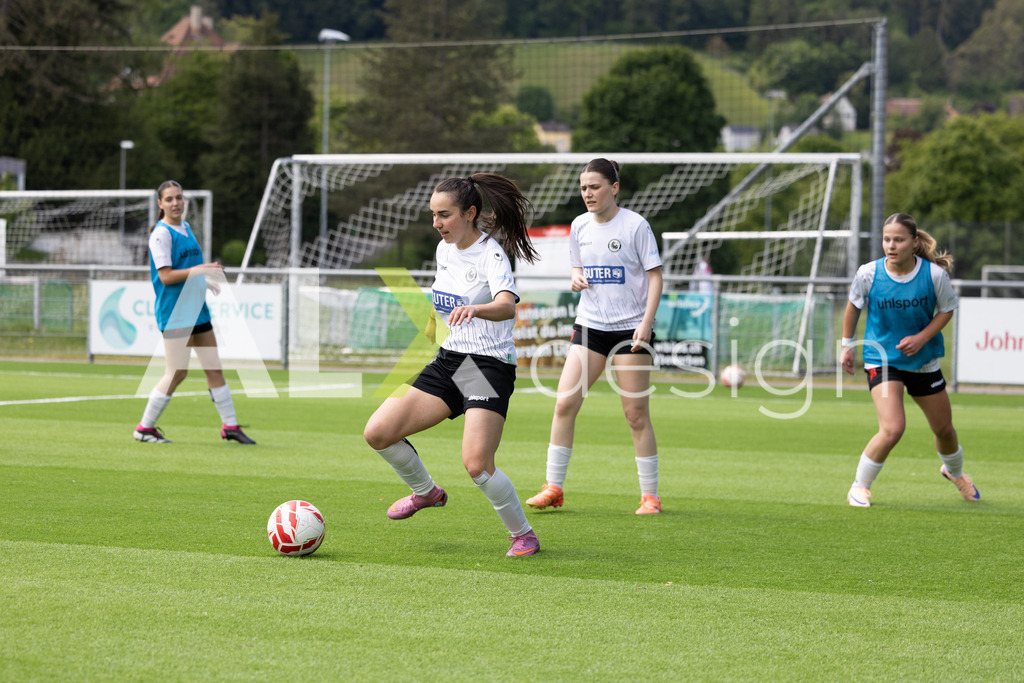 Fußball I Frauen I Saison 2025-2026 I Frauen 3. Liga | FVRZ Gruppe 2 | 18. Spieltag I Spielvereinigung Schaffhausen Damen 1 - Team Furttal Zürich I 17.05.2026 | Hochwertige Sportfotos kaufen & lizenzieren für Medien, Vereine, Agenturen & Sportler:innen. Entdecke professionelle Sportfotografie im Bildshop von Alexander Franzen. - Realisiert mit Pictrs.com