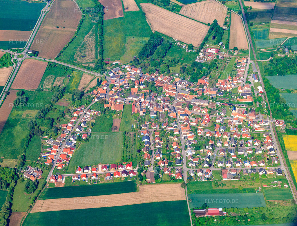 Luftbild: Dorfübersicht aus Osten in Barbelroth im Bundesland Rheinland-Pfalz in Deutschland. Foto: IMG_57212.jpg vom 18.05.2013 durch Werner Riehm/FLY-FOTO.de