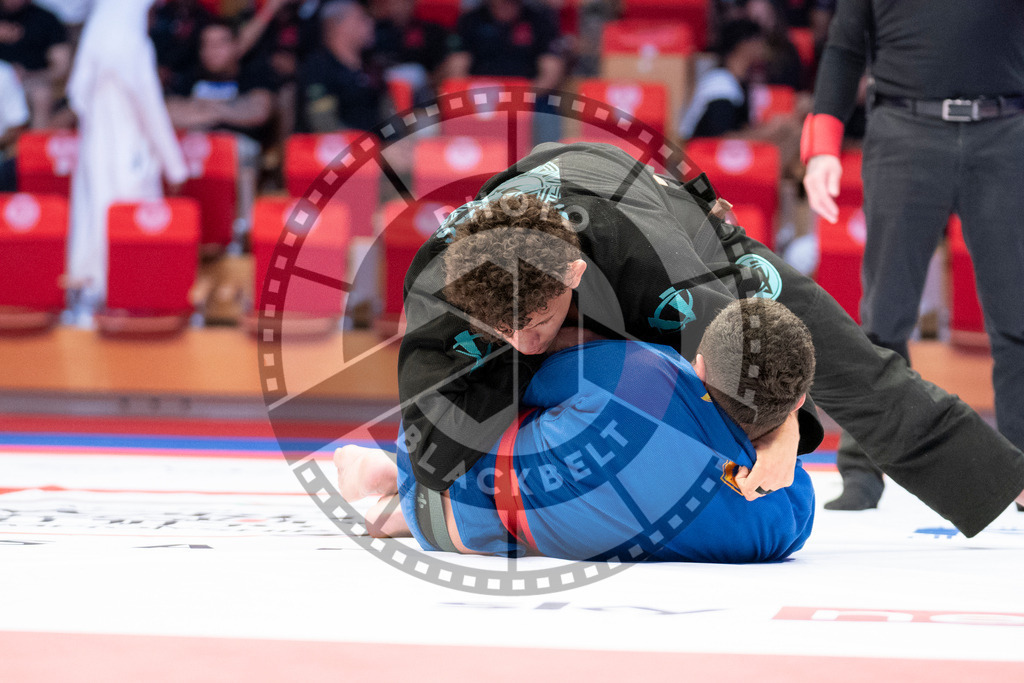 20231108PBB1492 | Fighters compete during the AJP World Professional Championship in the Mubadala Arena in Abu Dhabi, Arab United Emirates, on November 8, 2023.