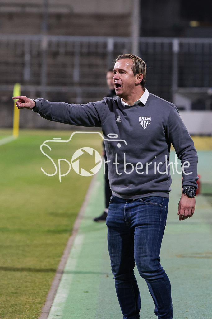 FC Bayern Amateure - 1. FC Schweinfurt | Schweinfurt Trainer Marc REITMAIER in Aktion