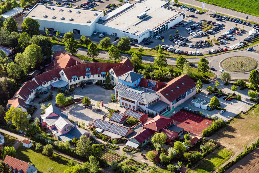 dr__dsc0077.jpg | LANDSBERG AM LECH 08.05.2018 Schulgelände und Gebäudekomplex der Freie Waldorfschule in Landsberg am Lech im Bundesland Bayern, Deutschland. // School grounds and buildings of the Freie Waldorfschule in Landsberg am Lech in the state Bavaria, Germany. Foto: Daniel Reiter