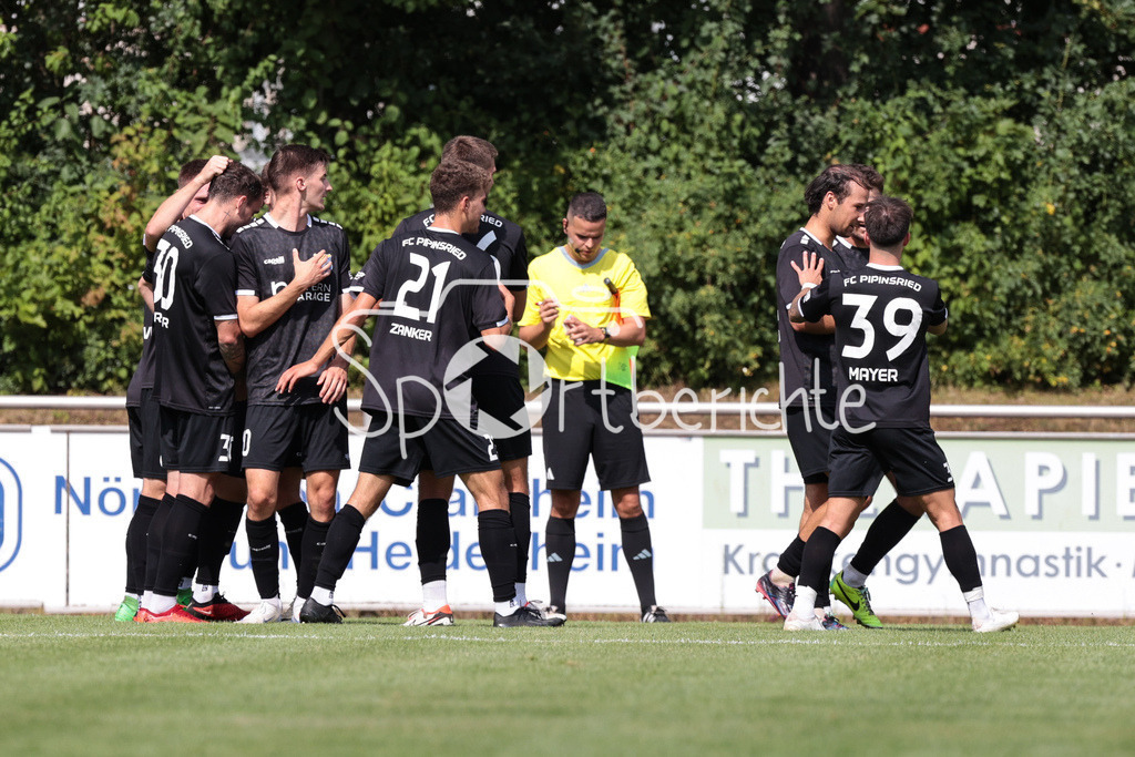 TSV 1861 Nördlingen - FC Pipinsried | Jubel nach Treffer zum 0-1 durch Nico KARGER (FCP #30)