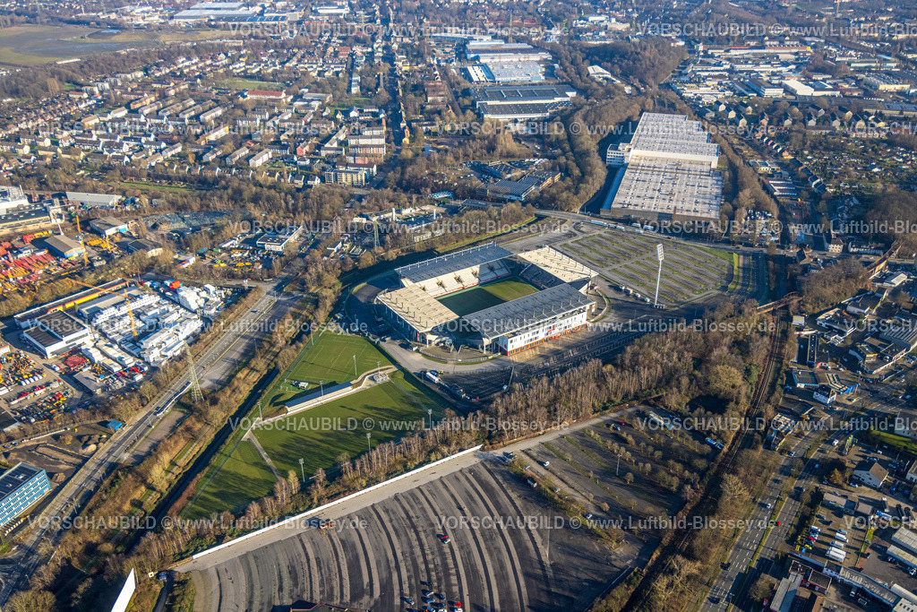 Essen241201651RWE-StadionAnDerHafenstrasse | Luftbild, Fußballstadion an der Hafenstraße des Clubs Rot-Weiss Essen,3. Bundesliga , Essen-Borbeck, Tribünen, ,Essen, Ruhrgebiet, Nordrhein-Westfalen, Deutschland