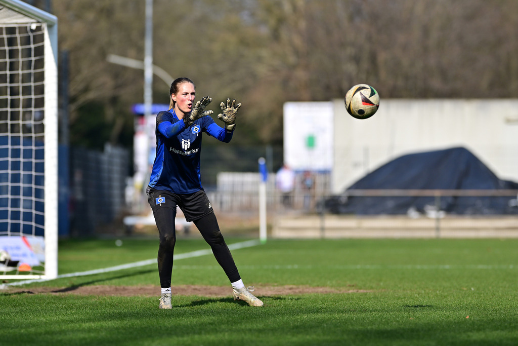 Fußball I Frauen I Saison 2024-2025 I 2. Bundesliga I 17. Spieltag I Hamburger SV - FC Bayern München II | Der Sportfotograf. - Realisiert mit Pictrs.com