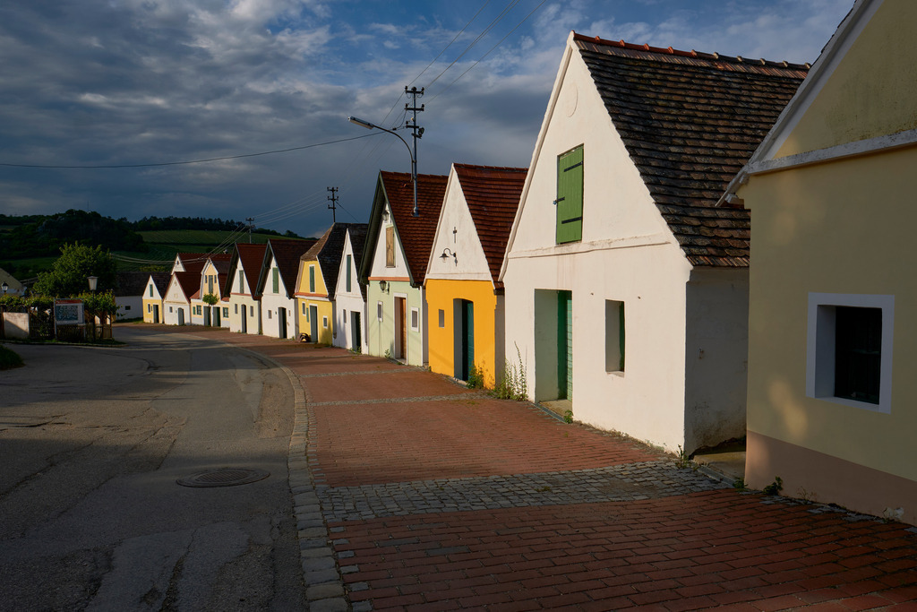 Kellerzeile in Falkenstein | Falkenstein, Austria - June 02, 2020: Kellerzeile in Falkenstein, die auch Eiergasse genannt wird. - Realisiert mit Pictrs.com