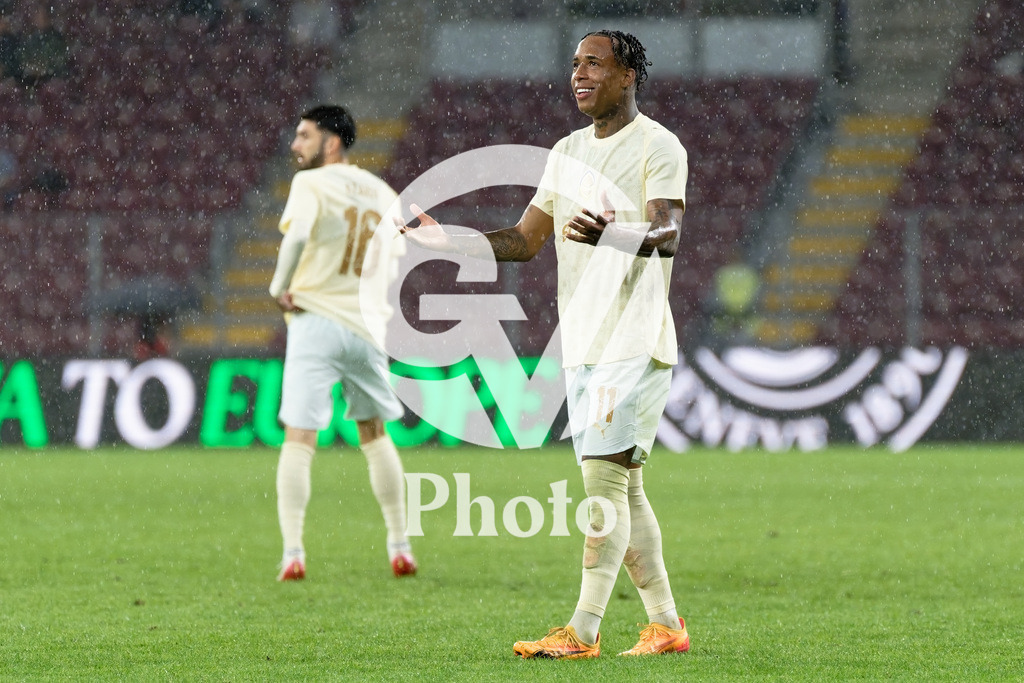 UEFA Conference League Play-offs 2nd leg - Servette FC v FC Shakhtar Donetsk | Kevin (11 FC Shakhtar Donetsk) looks dejected after missing a goal during the UEFA Conference League Play-offs 2nd leg match between Servette FC and FC Shakhtar Donetsk at Stade de Geneve in Geneva, Switzerland