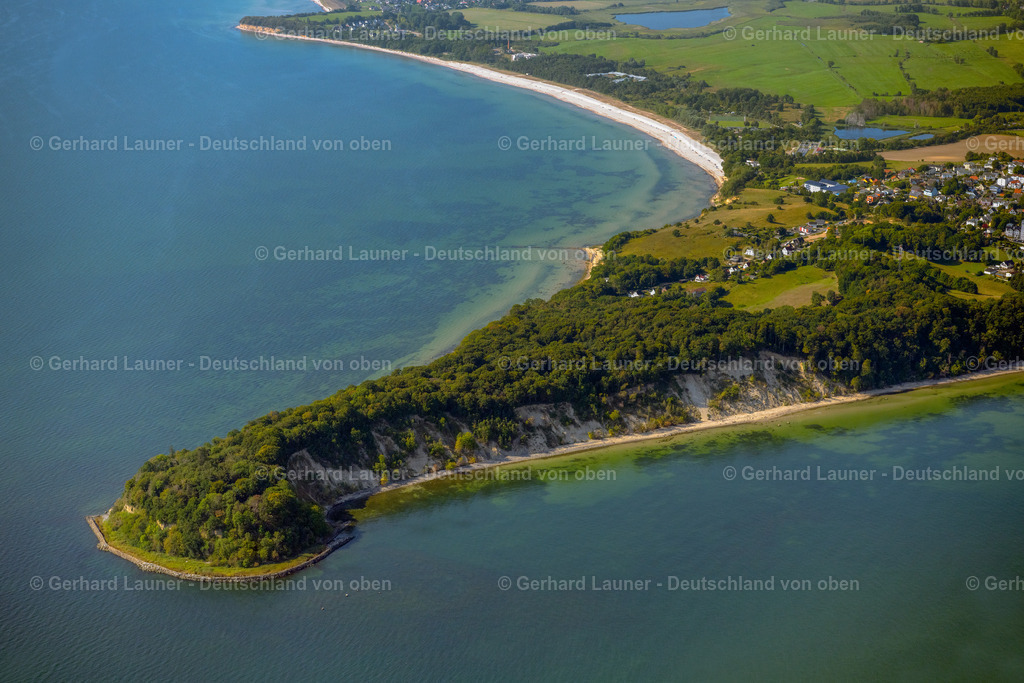 4061240 | GöHREN 08.09.2021 Küsten- Landschaft an der felsigen Steilküste " Mönchgut - Nordperd " in Göhren im Bundesland Mecklenburg-Vorpommern, Deutschland. // Coastline at the rocky cliffs of " Moenchgut - Nordperd " in Goehren in the state Mecklenburg - Western Pomerania, Germany. Foto: Gerhard Launer