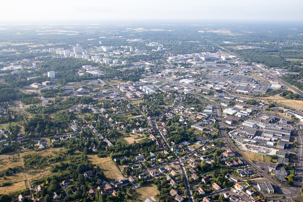 Aerial view: Orleans in Olivet in the state Loiret, France. – Photo: IMG_082540.jpg taken on 06/21/2015 by Werner Riehm/FLY-FOTO.com – Resolution of the original: 5472 x 3648 px
