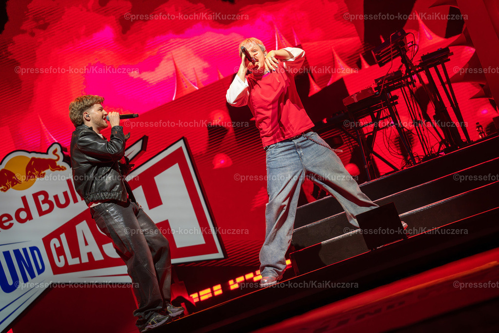 KKU13122401024 | 13.12.2024, xkkux, Düsseldorf, Red Bull Soundclash, PSD Bank Dome, Konzert von Ski Aggu und 01099 gegen Summer Cem und KC Rebell, Im Bild die Band 01099 (Musiker Dani, Gustav, Paul und Zachi)