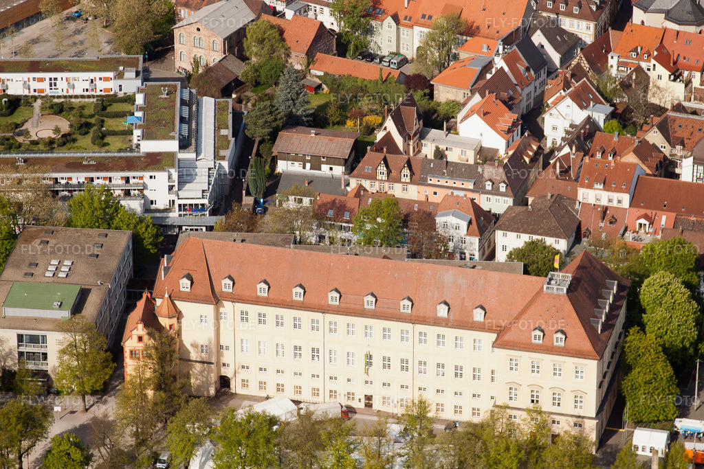 Luftbild: Durlach, Karlsburg im Ortsteil Durlach in Karlsruhe im Bundesland Baden-Württemberg in Deutschland. Foto: IMG_26088.jpg vom 23.04.2010 durch Werner Riehm/FLY-FOTO.de