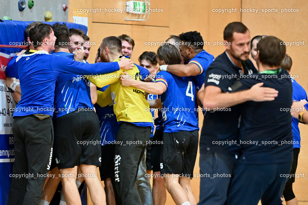 SC Ferlach vs. Schwaz Tirol Handball | Jubel SC Ferlach Mannschaft, SC Ferlach vs. Schwaz Tirol Handball, SC Ferlach vs. Schwaz Tirol Handball am 12.10.2024 in Ferlach (Ballspielhalle Ferlach), Austria, (Photo by Bernd Stefan)
