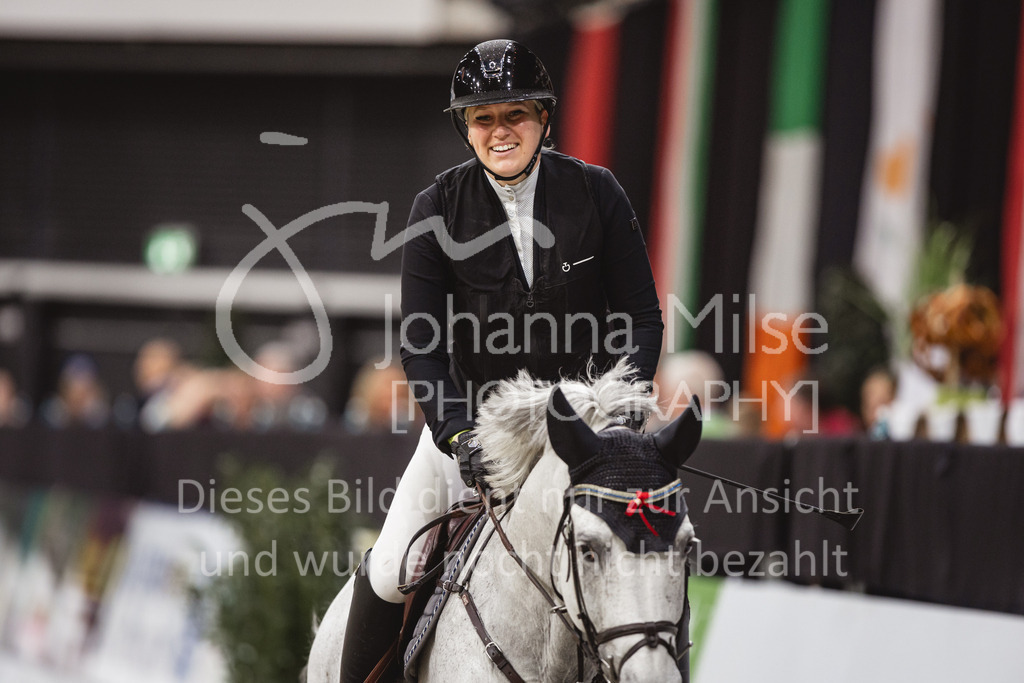 231028_Oldenburg_S1-Spr_Amateure-230 | Deine schönsten Turniermomente als professionelle Fotos! Entdecke hochwertige Pferdesport-Fotografie im Online-Shop. Jetzt Fotos finden & bestellen!