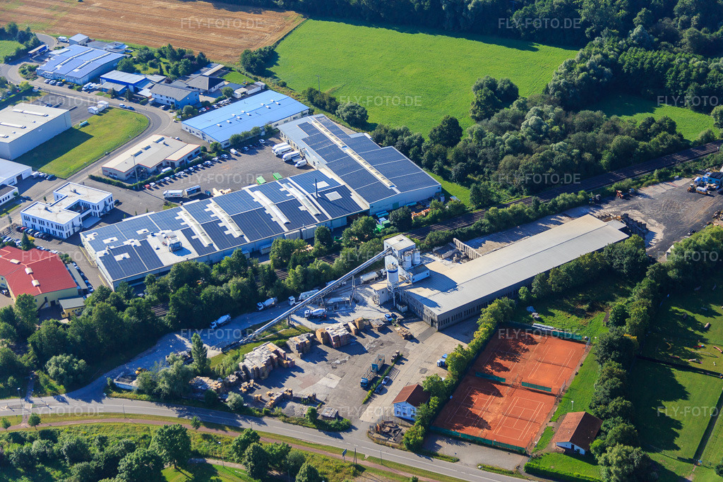 Luftbild: RelineEurope GmbH und X2E System Engineering GmbH in Rohrbach im Bundesland Rheinland-Pfalz in Deutschland. – Foto: IMG_092521.jpg vom 01.08.2016 durch Werner Riehm/FLY-FOTO.de – Auflösung des Originals: 5472 x 3648 px – RelineEurope – X2E System Engineering GmbH