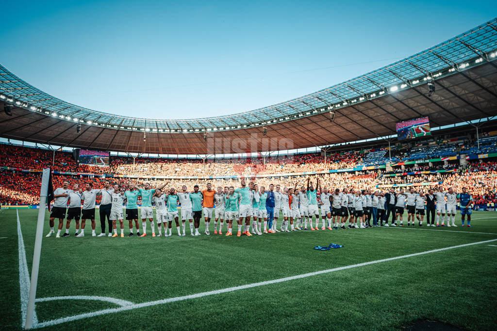 Fußball | Herren | UEFA-Fußball-Europameisterschaft 2024 | Gruppe D | Niederlande vs. Österreich | 25.06.2024 | Die Mannschaft aus Österreich feiert den Sieg