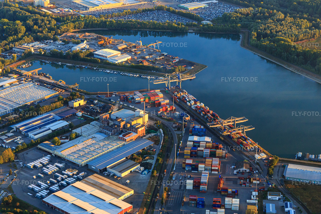 Luftbild: Hafen Germersheim mit DP World Intermodal GmbH in Germersheim im Bundesland Rheinland-Pfalz in Deutschland. Foto: IMG_110833.jpg vom 08.09.2018 durch Werner Riehm/FLY-FOTO.deDP World | End-to-End Supply Chain Solutions | Global Trade